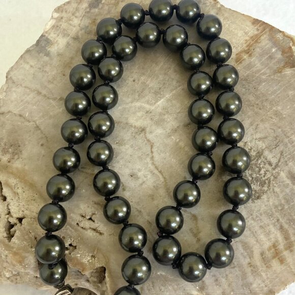 Sterling Silver 925 Knotted Single Strand 8MM Round Green Pearl Necklace 17" - Picture 7 of 16